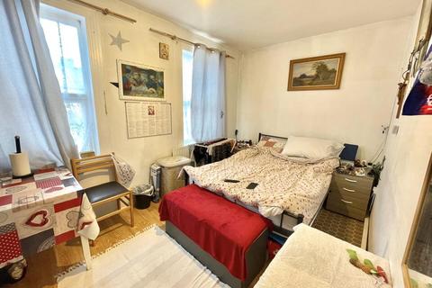 undefined, Upperton Road West, London E13
