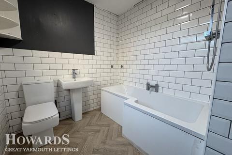 3 bedroom terraced house to rent, North Road, Great Yarmouth