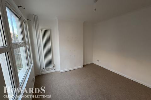 3 bedroom terraced house to rent, North Road, Great Yarmouth