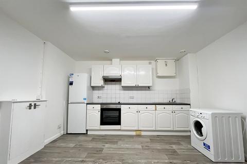 3 bedroom flat to rent, Bournemouth