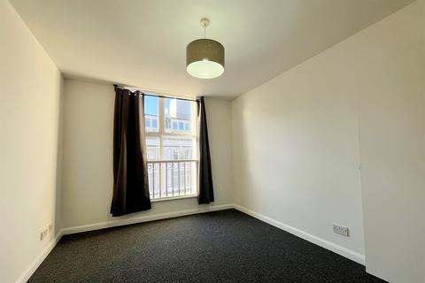 3 bedroom flat to rent, Bournemouth