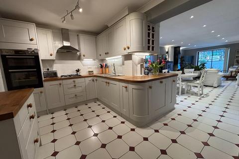 undefined, The Avenue, Cliftonville, Northampton NN1