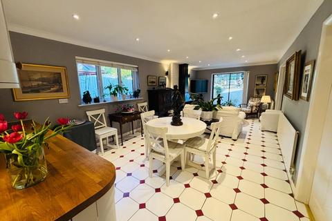 undefined, The Avenue, Cliftonville, Northampton NN1