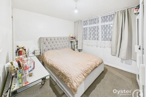 2 bedroom flat for sale, Eskdale Close, Wembley, HA9