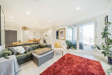 3 bedroom flat for sale, Silvertown Way, London E16