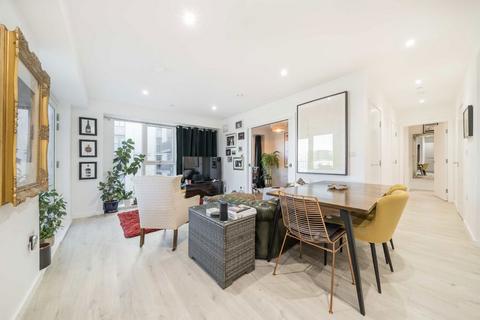 3 bedroom flat for sale, Silvertown Way, London E16