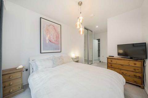 3 bedroom flat for sale, Silvertown Way, London E16