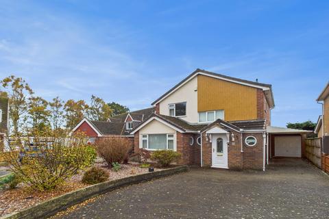 3 bedroom detached house for sale, Lawn Drive, Upton, CH2