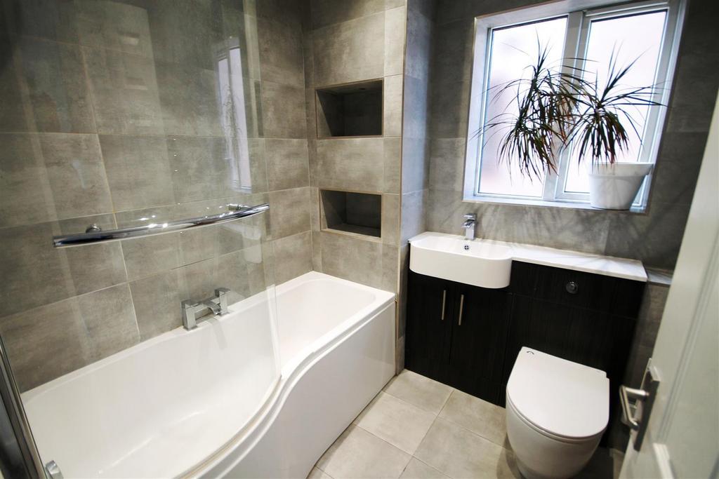 Family Bathroom/WC