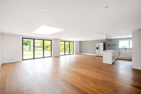 4 bedroom detached house to rent, Sidney Road, Walton-On-Thames, KT12