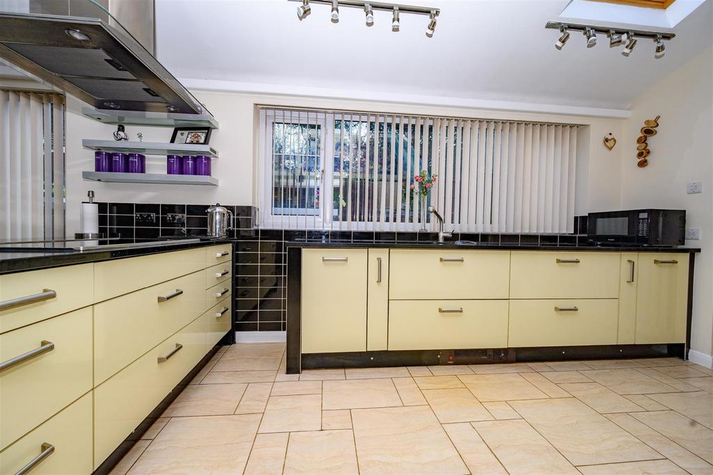 Kitchen/ Dining Room/ Breakfast Room