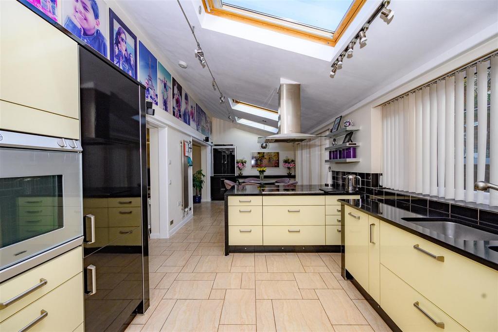 Kitchen/ Dining Room/ Breakfast Room