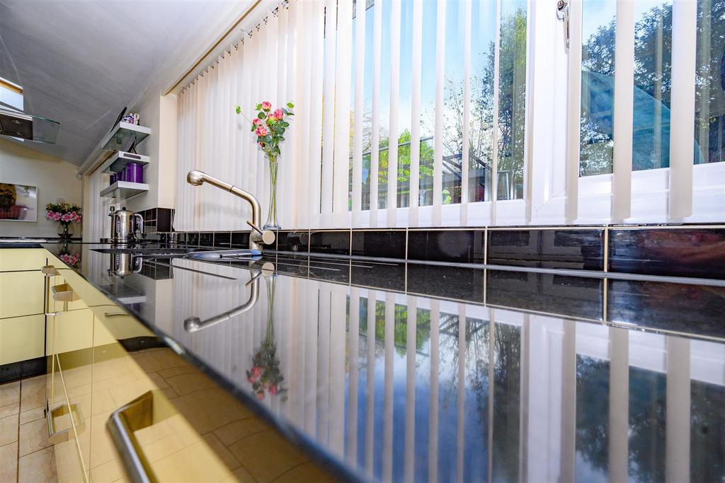 Kitchen/ Dining Room/ Breakfast Room