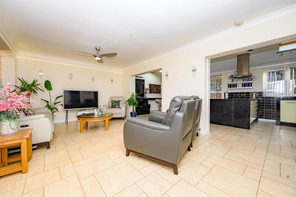 Kitchen/ Dining Room/ Breakfast Room