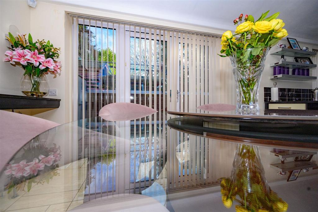 Kitchen/ Dining Room/ Breakfast Room