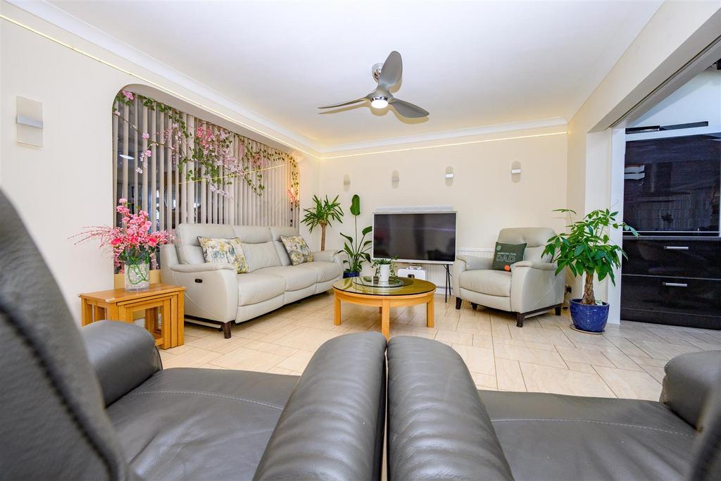 Kitchen/ Dining Room/ Breakfast Room
