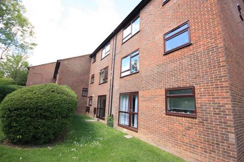 2 bedroom apartment to rent, Kingfisher Drive, Guildford GU4