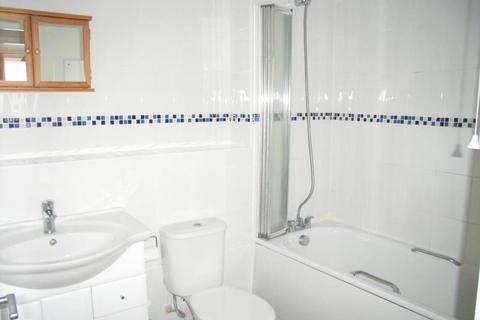 2 bedroom apartment to rent, Kingfisher Drive, Guildford GU4