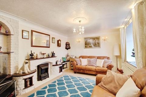 3 bedroom terraced house for sale, Ruskin Avenue, Swindon, SN2