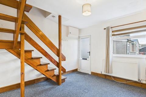2 bedroom end of terrace house to rent, Beach Street LA16