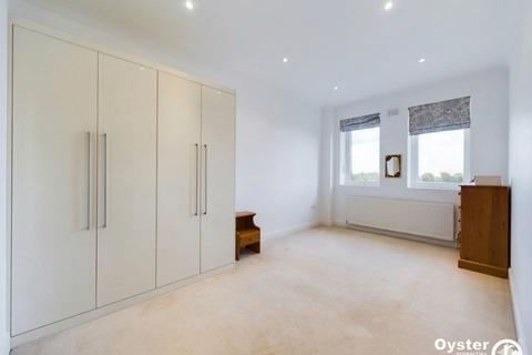 2 bedroom flat to rent, The Broadway, Kingsgate House, HA7