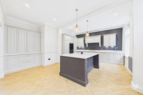 3 bedroom mews for sale, Trentham Court, Park Drive, Trentham
