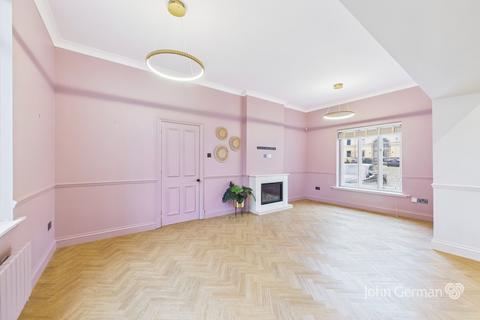 3 bedroom mews for sale, Trentham Court, Park Drive, Trentham