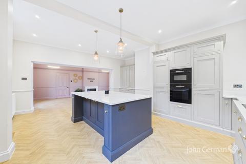 3 bedroom mews for sale, Trentham Court, Park Drive, Trentham