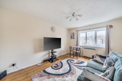 2 bedroom apartment for sale, Foxglove Way, Wallington SM6