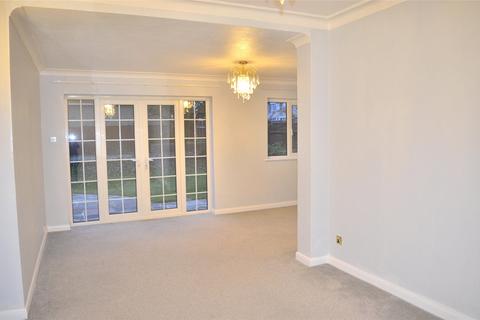 4 bedroom semi-detached house to rent, Litchfield Avenue, Morden SM4