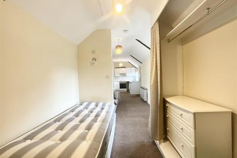 1 bedroom terraced bungalow to rent, Court Lane, Bristol