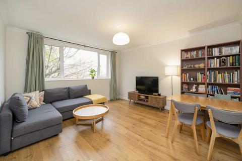 2 bedroom flat for sale, Queens Drive, London N4