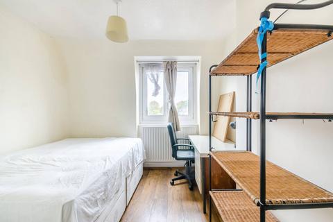 3 bedroom flat to rent, Union Grove, Clapham, London, SW8