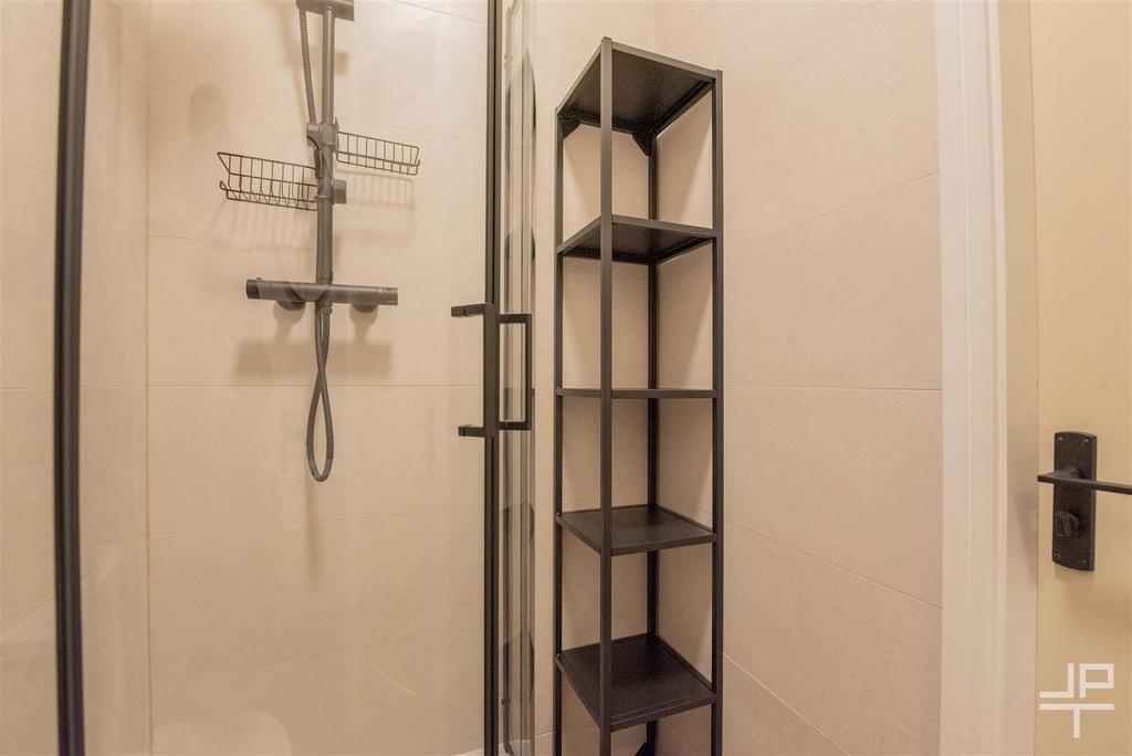 R1bath3.jpg