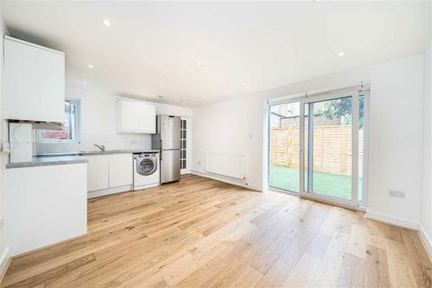 3 bedroom maisonette to rent, Coldharbour Lane, London SE5