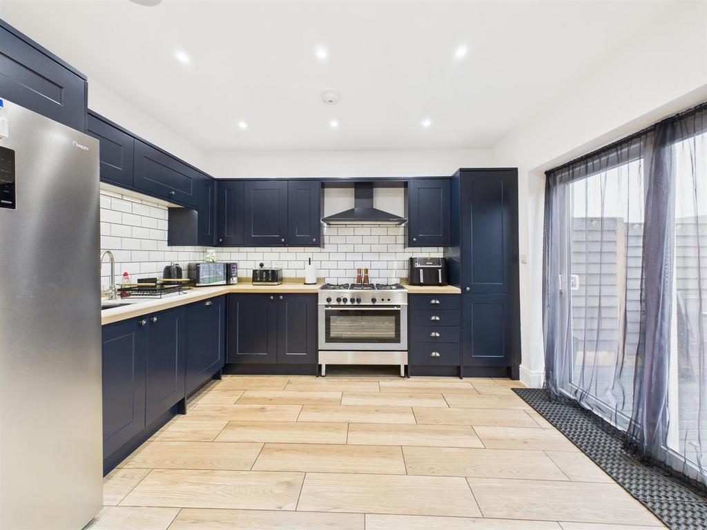 Kitchen: