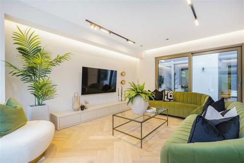 3 bedroom flat for sale, Marius Road, London SW17
