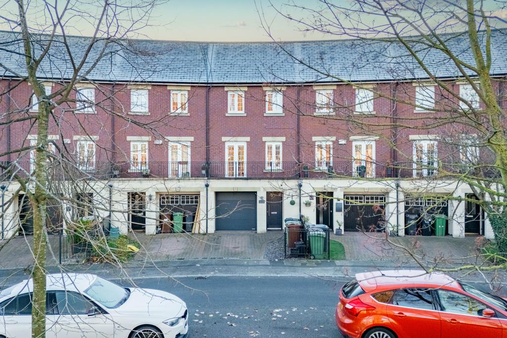 3 Bedroom Inner Town House