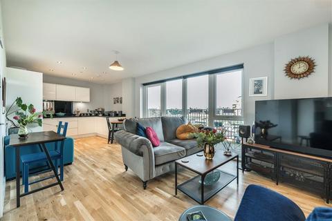 2 bedroom flat to rent, Greenwich High Road, London SE10
