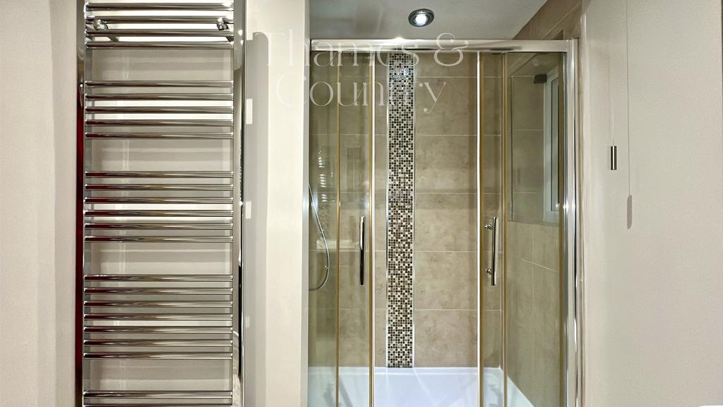 Bedroom 5 en suite