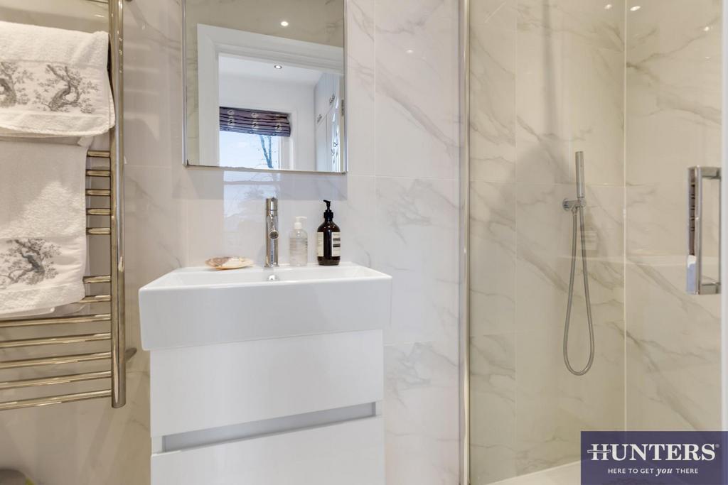 Primary Bedroom En-suite