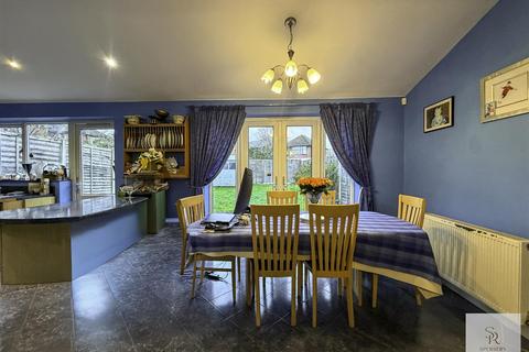 4 bedroom semi-detached house for sale, Oakwood Crescent, Greenford UB6