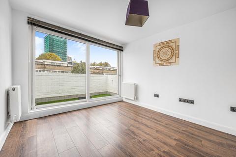 2 bedroom flat for sale, Bramley Road, London