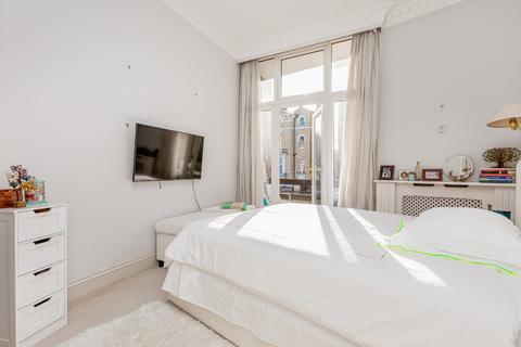 2 bedroom flat for sale, Montague Road, Richmond, Surrey