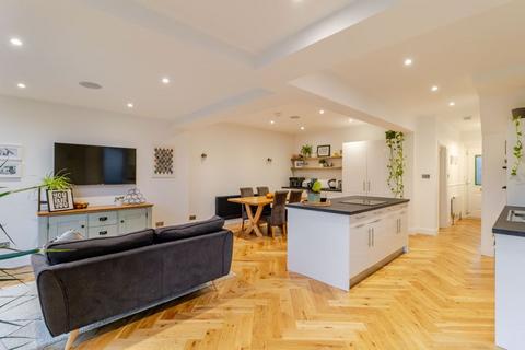 3 bedroom semi-detached house for sale, Beverley Road, Whyteleafe