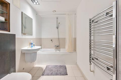 2 bedroom flat for sale, Altura Tower, Battersea, London, SW11