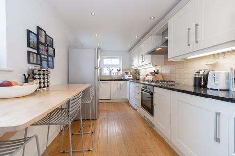 3 bedroom apartment to rent, Amberley Road - Three Bed Duplex / Garden