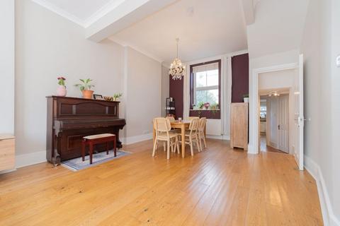 3 bedroom apartment to rent, Amberley Road - Three Bed Duplex / Garden