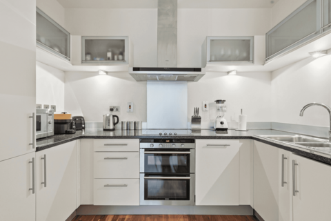 1 bedroom apartment for sale, South Quay Square, London, E14