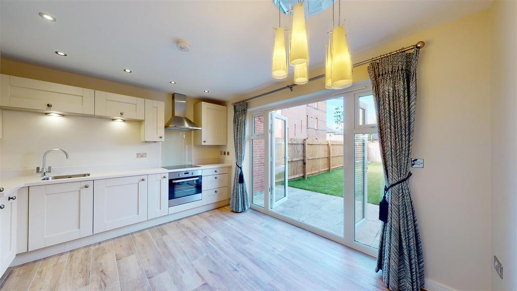 Whitfield Crescent 5 Kitchen Dining Room.jpg